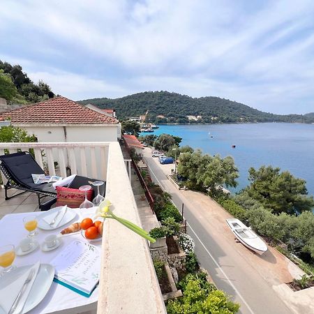 Terrace Studios With Panoramic Seaview Uble Kültér fotó