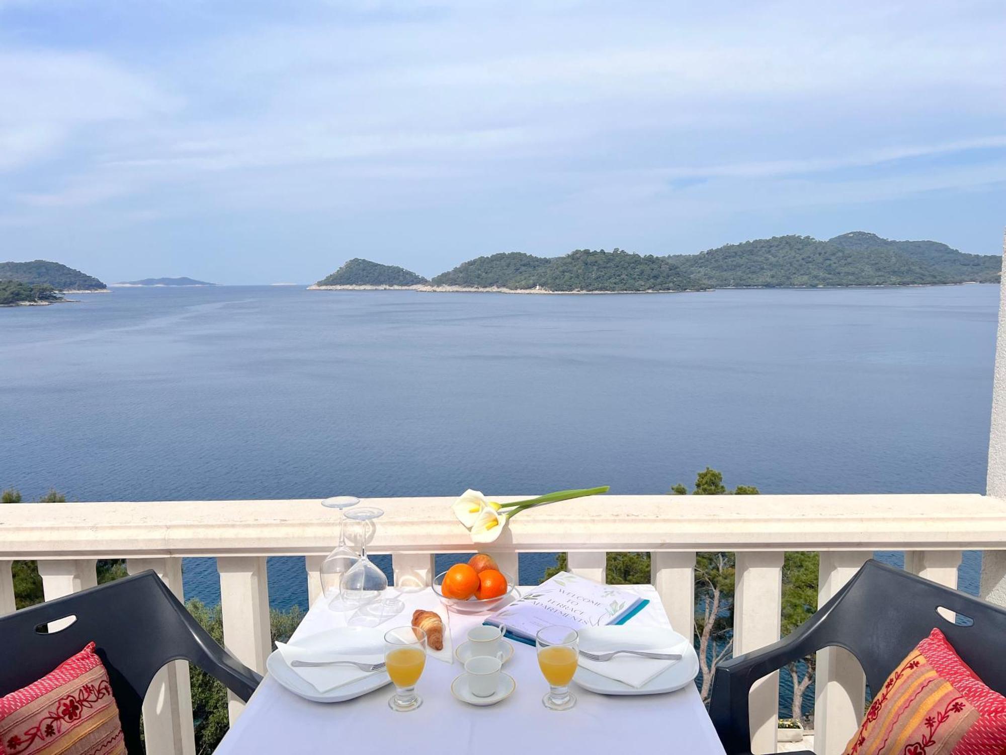 Terrace Studios With Panoramic Seaview Uble Kültér fotó