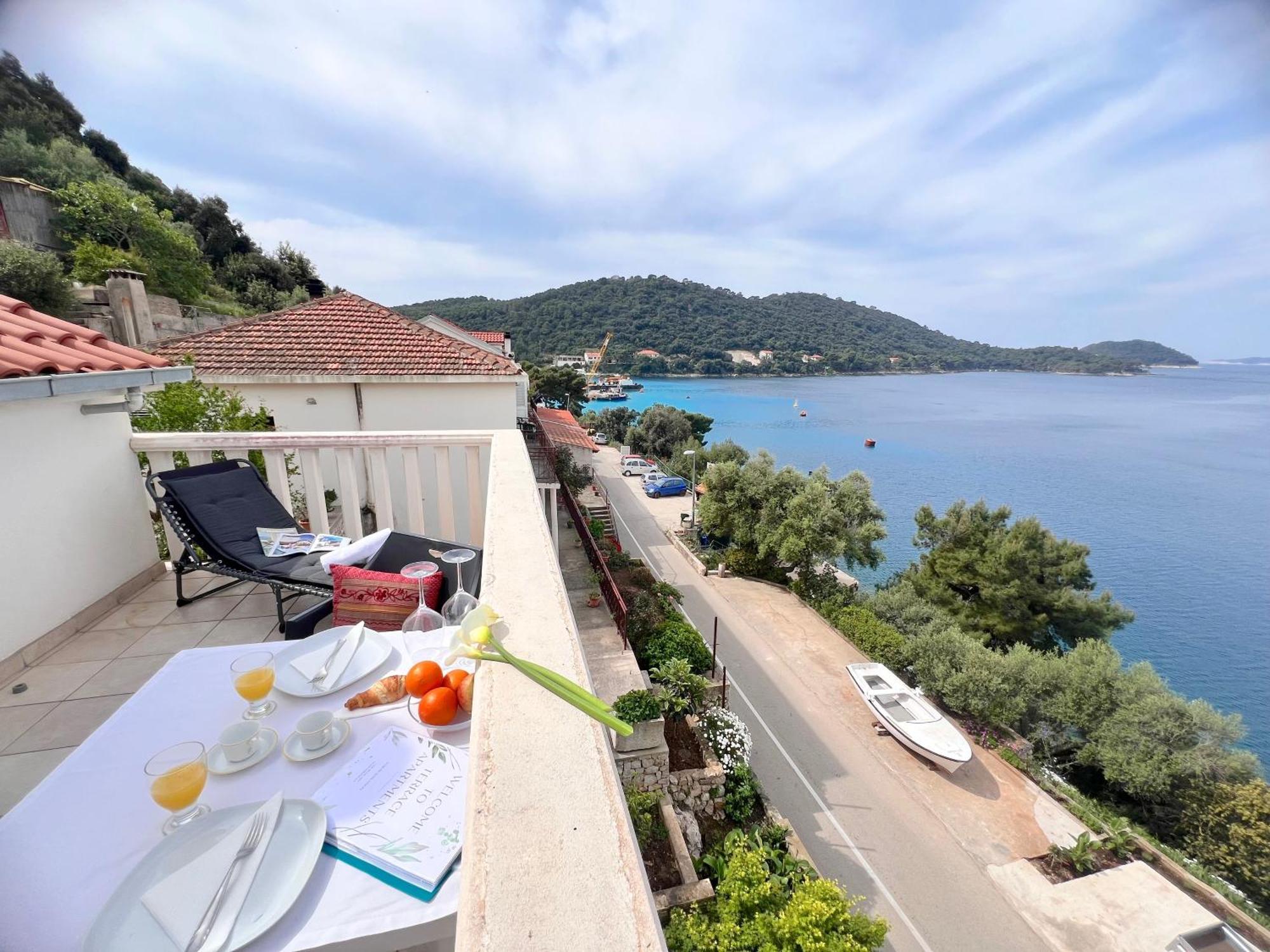 Terrace Studios With Panoramic Seaview Uble Kültér fotó
