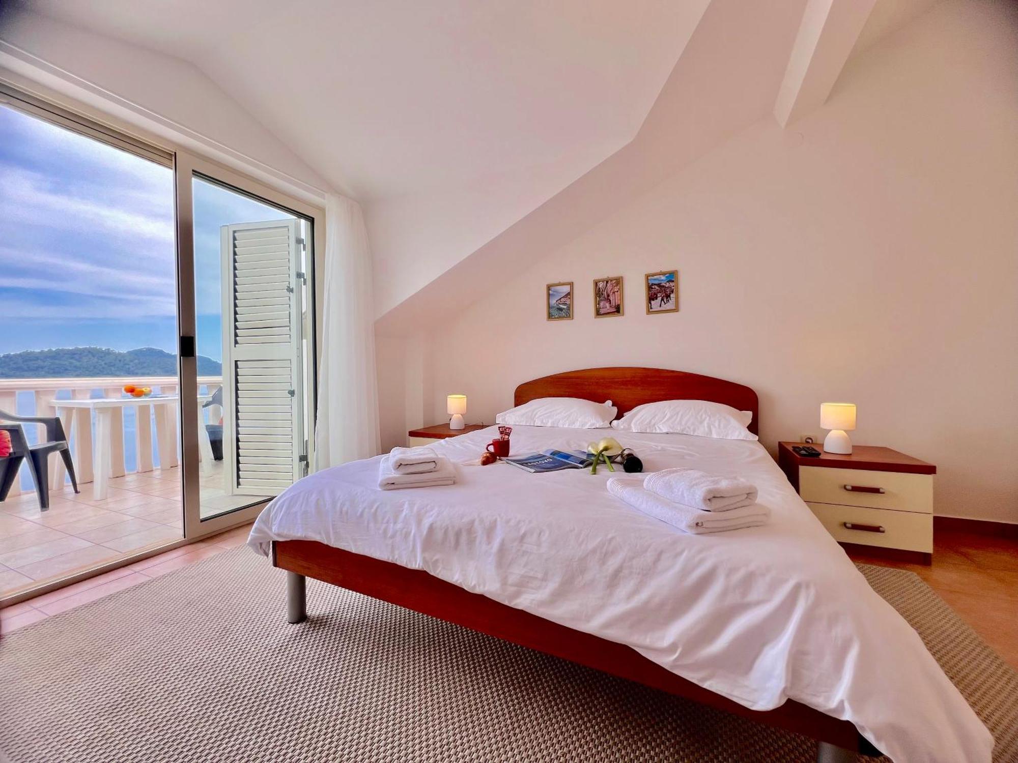 Terrace Studios With Panoramic Seaview Uble Kültér fotó