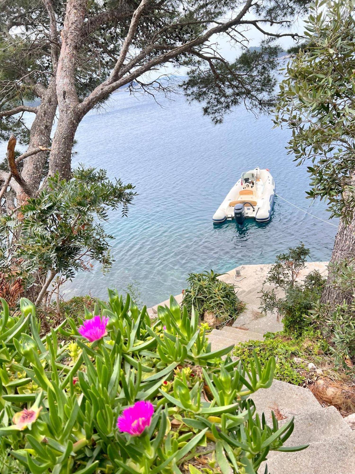 Terrace Studios With Panoramic Seaview Uble Kültér fotó